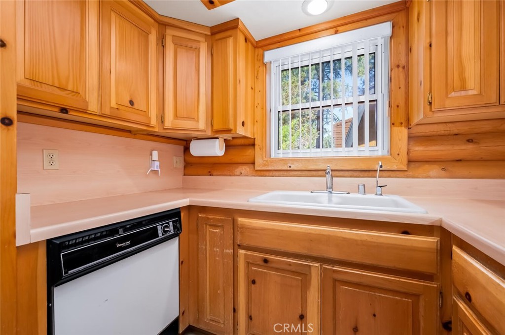 1153 Pine Ridge Lane
