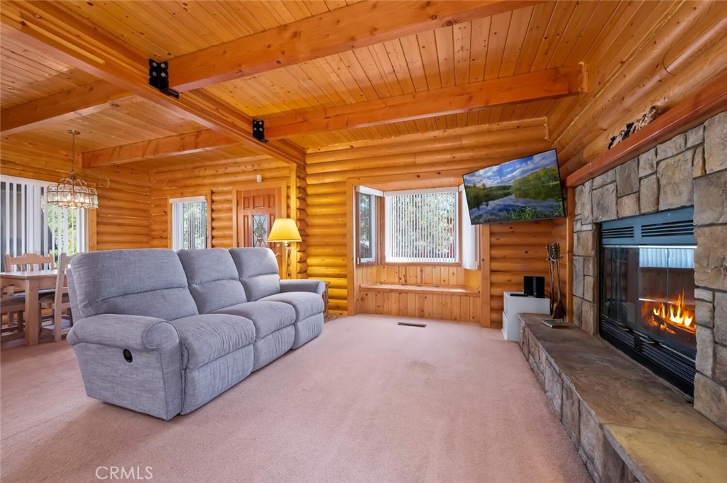 1153 Pine Ridge Lane