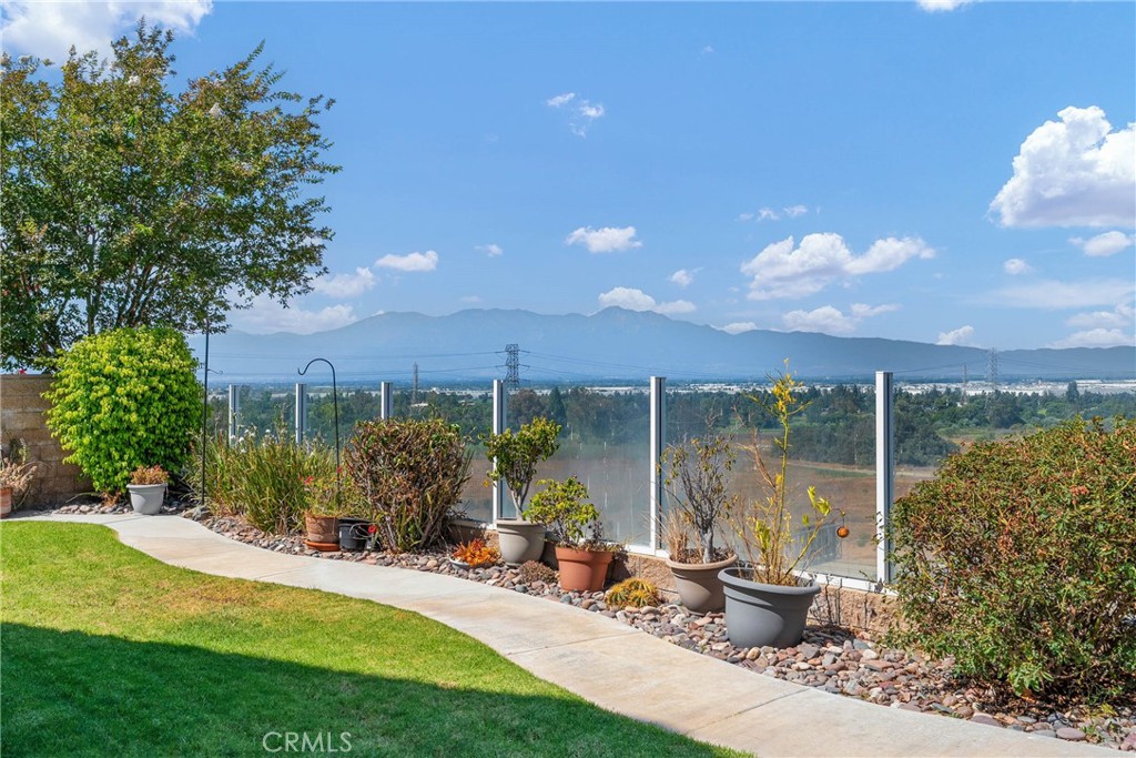 17289 Eastview Drive