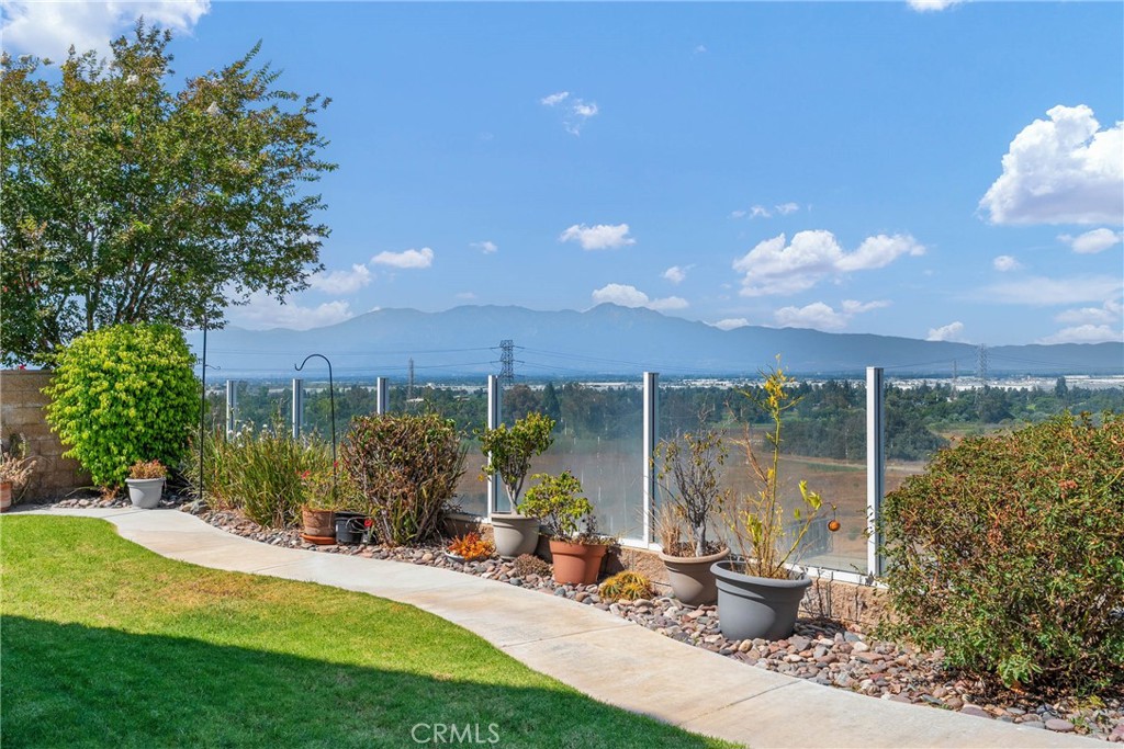 17289 Eastview Drive