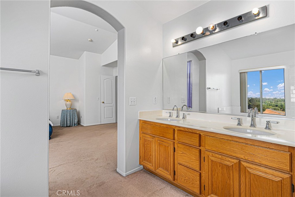 17289 Eastview Drive