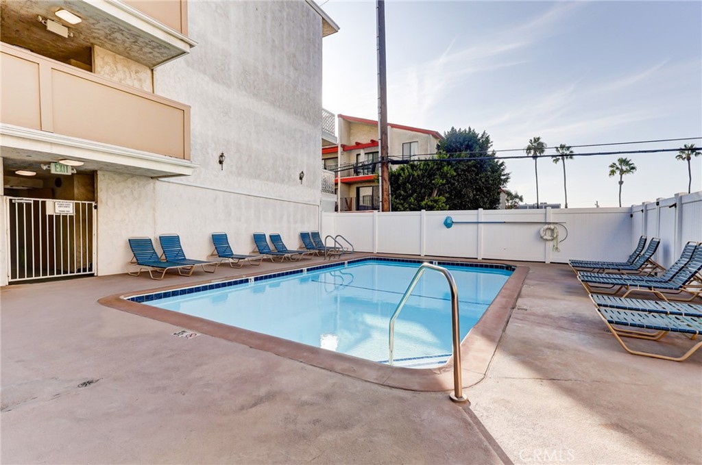 3565 Linden Avenue 255