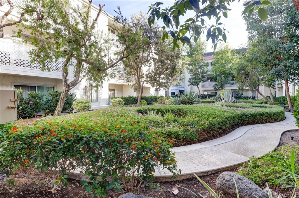 3565 Linden Avenue 255