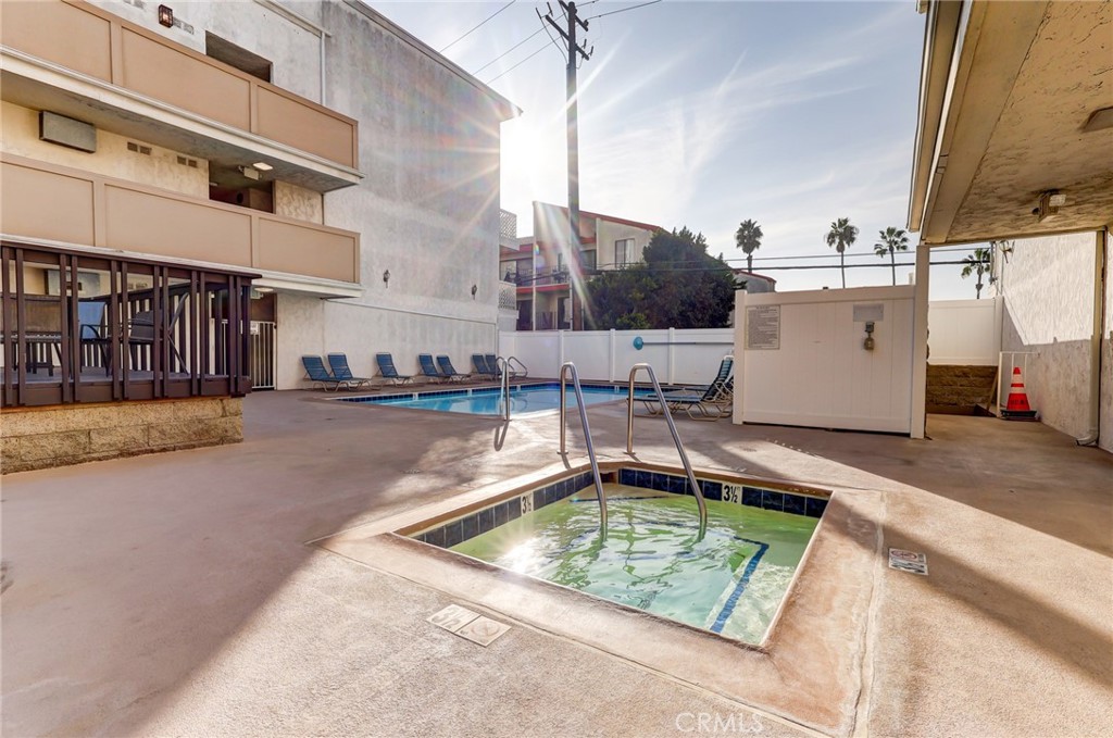 3565 Linden Avenue 255