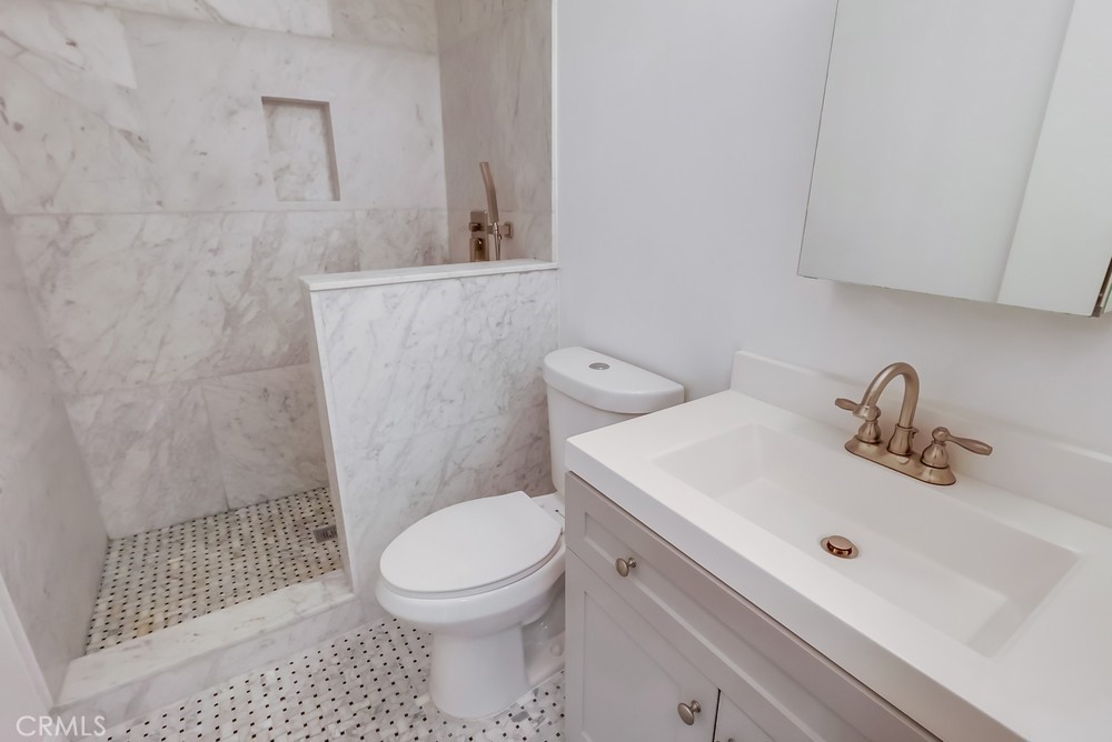 3565 Linden Avenue 255