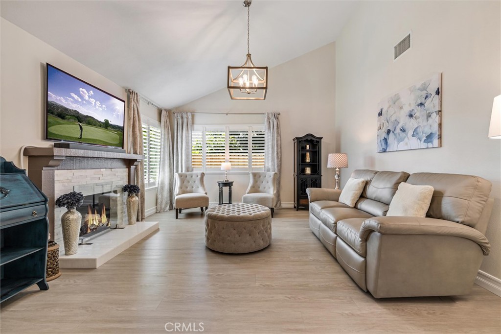 5651 LYNNBROOK Plaza