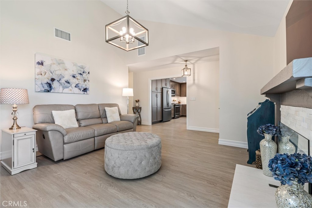 5651 LYNNBROOK Plaza