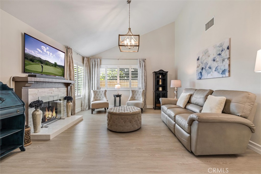 5651 LYNNBROOK Plaza