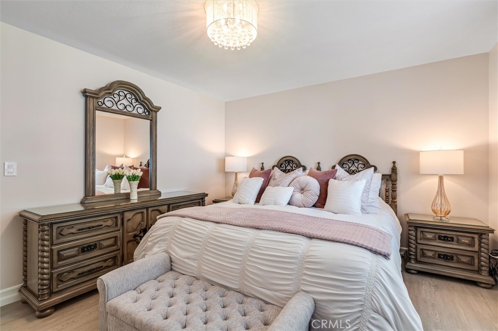 5651 LYNNBROOK Plaza