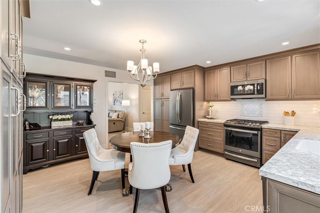 5651 LYNNBROOK Plaza