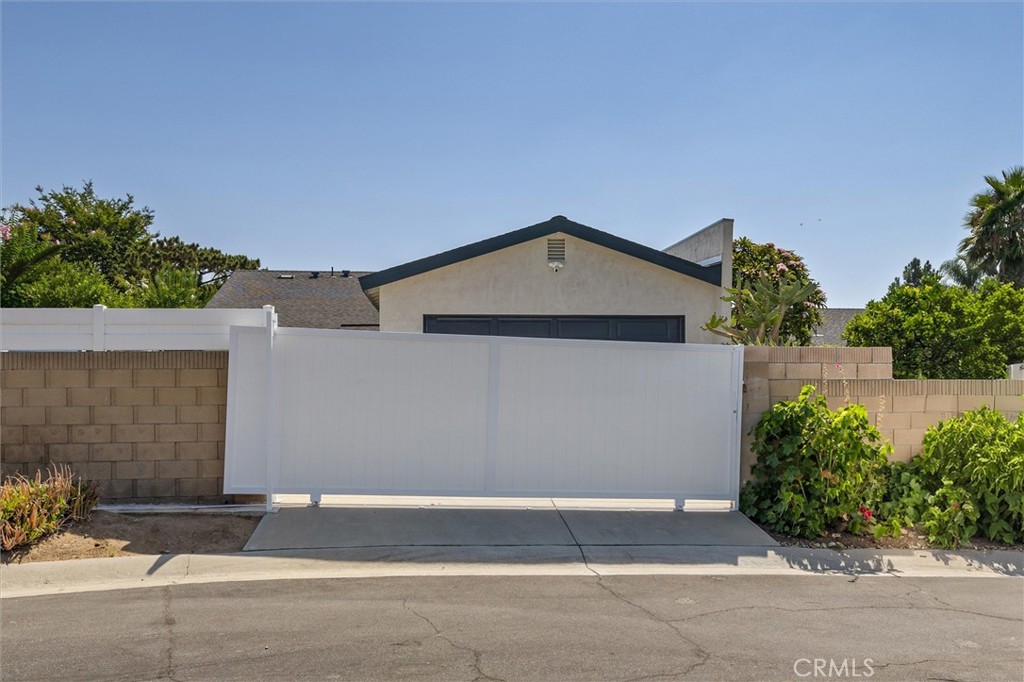 5651 LYNNBROOK Plaza