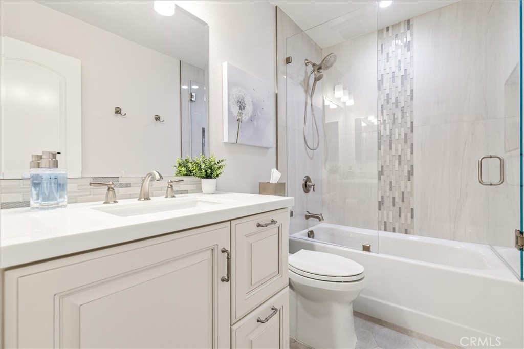 5651 LYNNBROOK Plaza