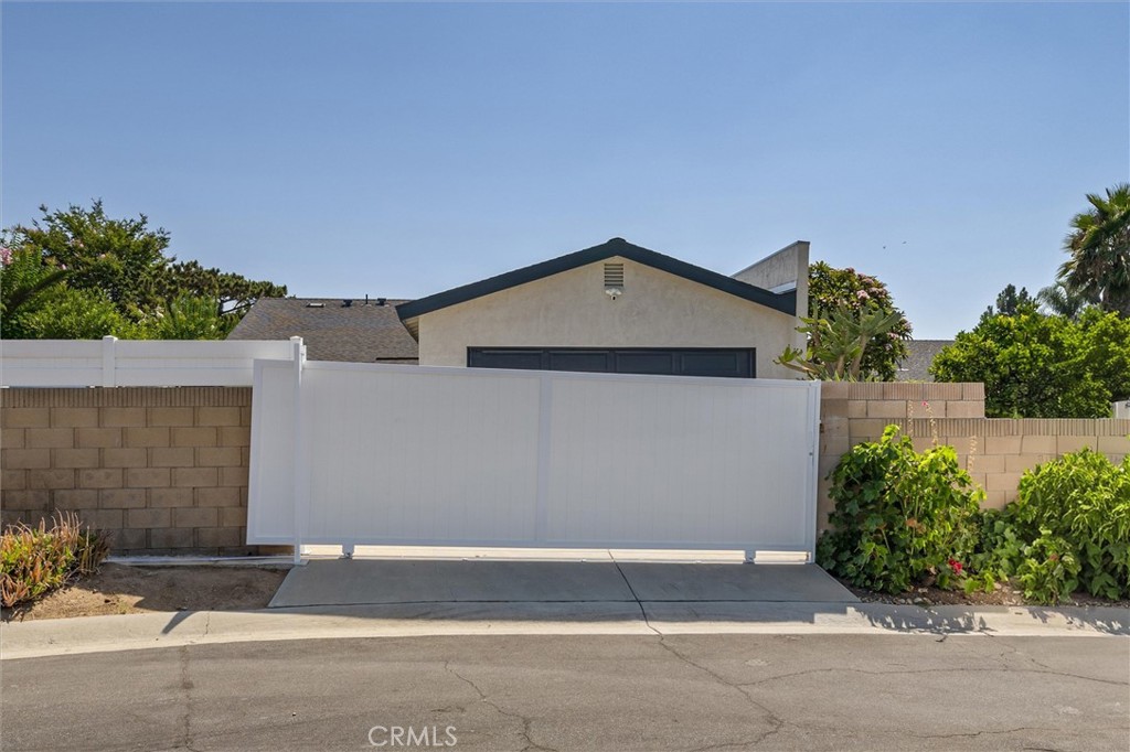 5651 LYNNBROOK Plaza