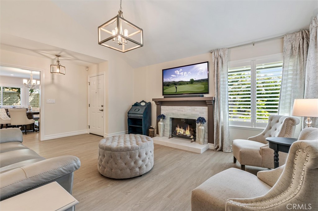 5651 LYNNBROOK Plaza