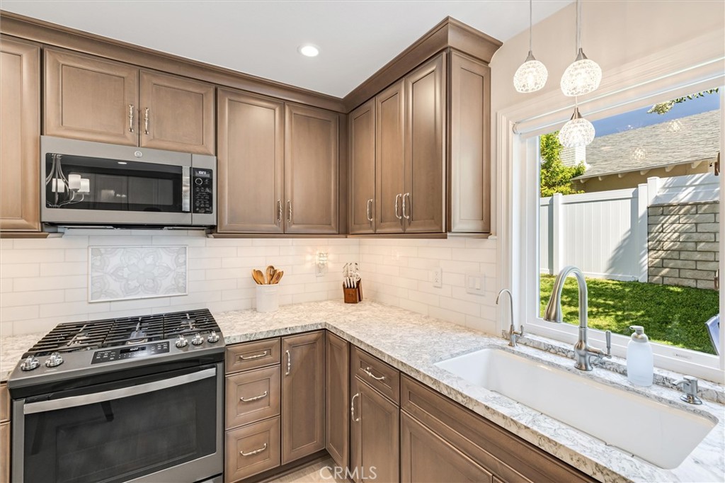 5651 LYNNBROOK Plaza