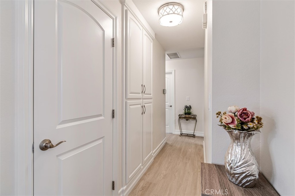 5651 LYNNBROOK Plaza