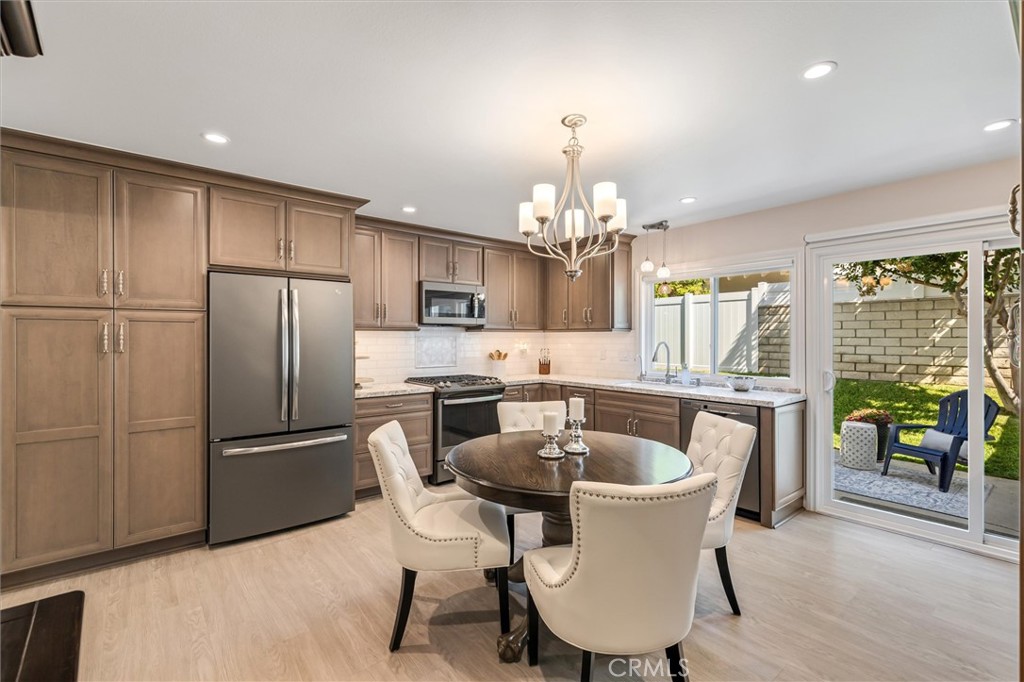 5651 LYNNBROOK Plaza