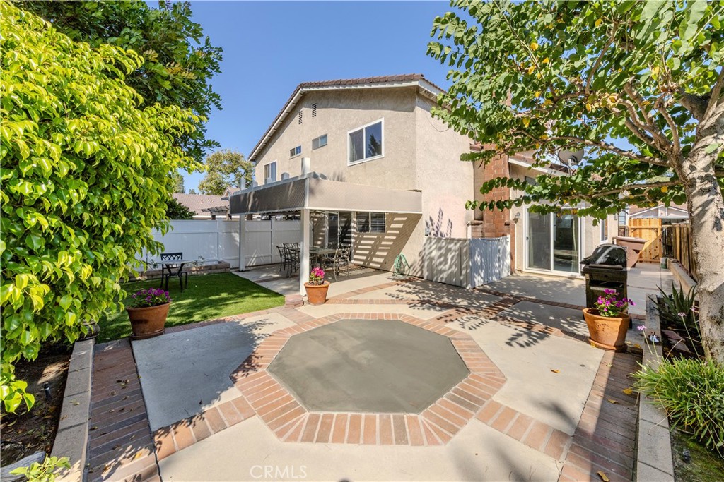 8437 E Amberwood Street