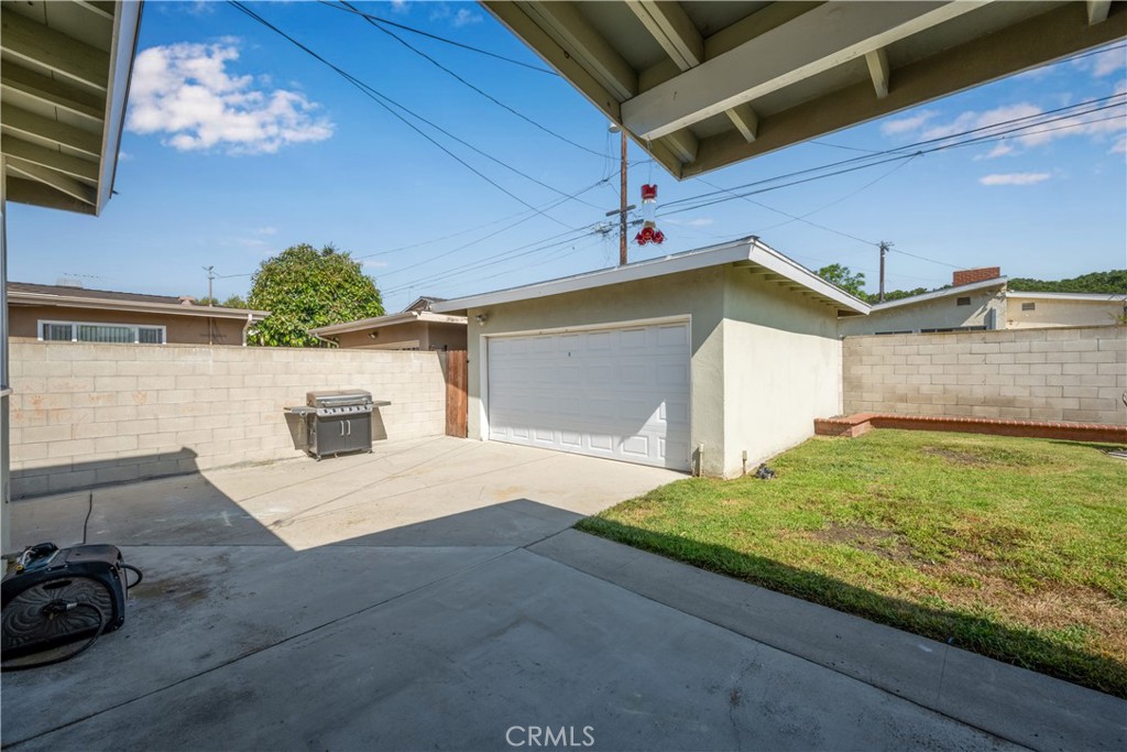 6121 E Huntdale Street