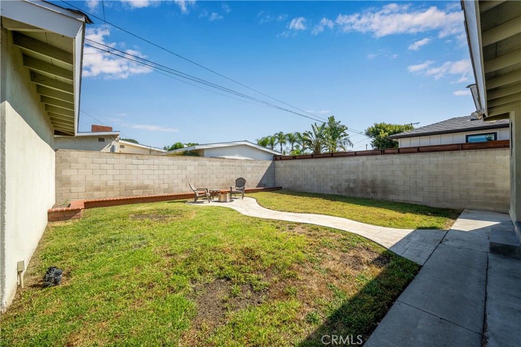 6121 E Huntdale Street