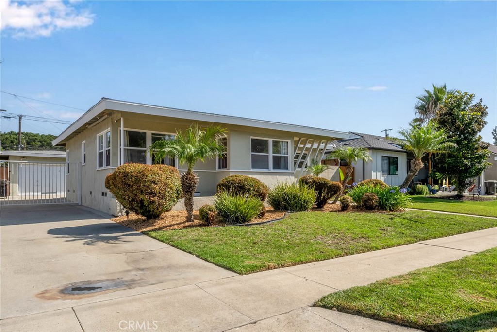 6121 E Huntdale Street