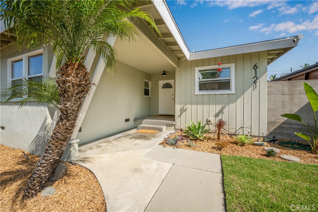 6121 E Huntdale Street