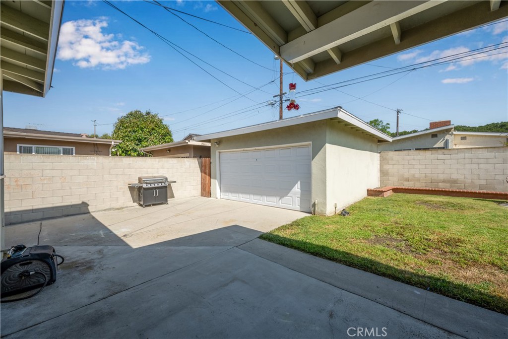 6121 E Huntdale Street