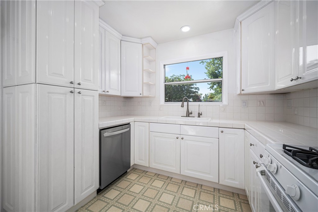 6121 E Huntdale Street