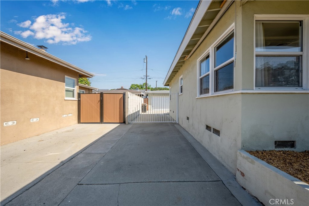 6121 E Huntdale Street