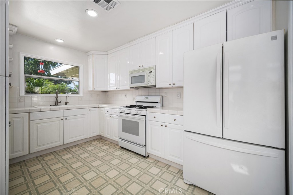 6121 E Huntdale Street