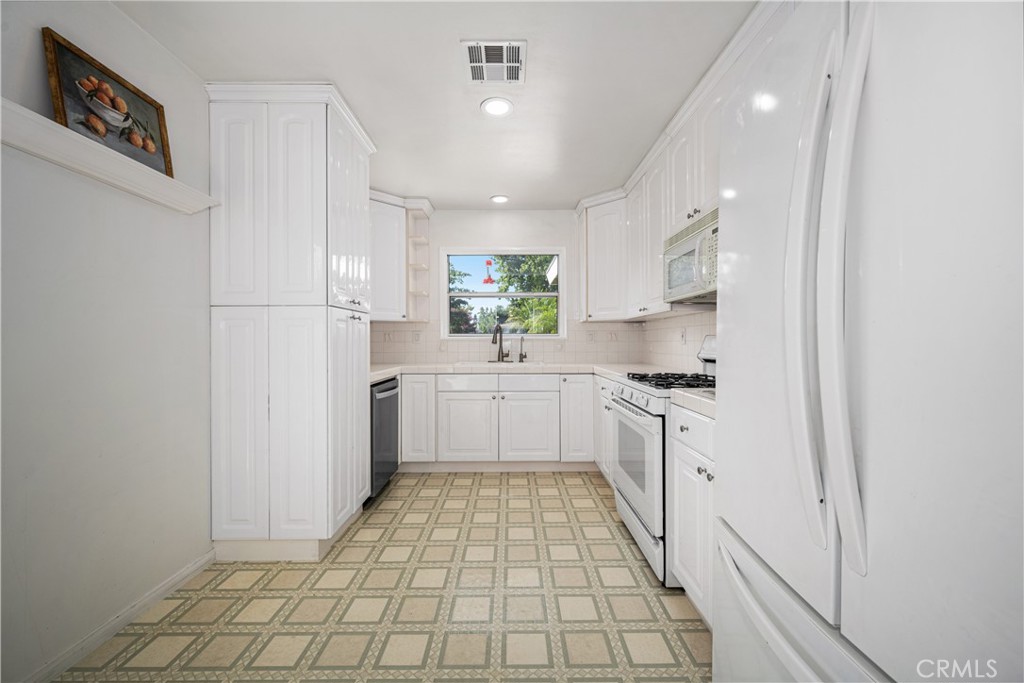 6121 E Huntdale Street