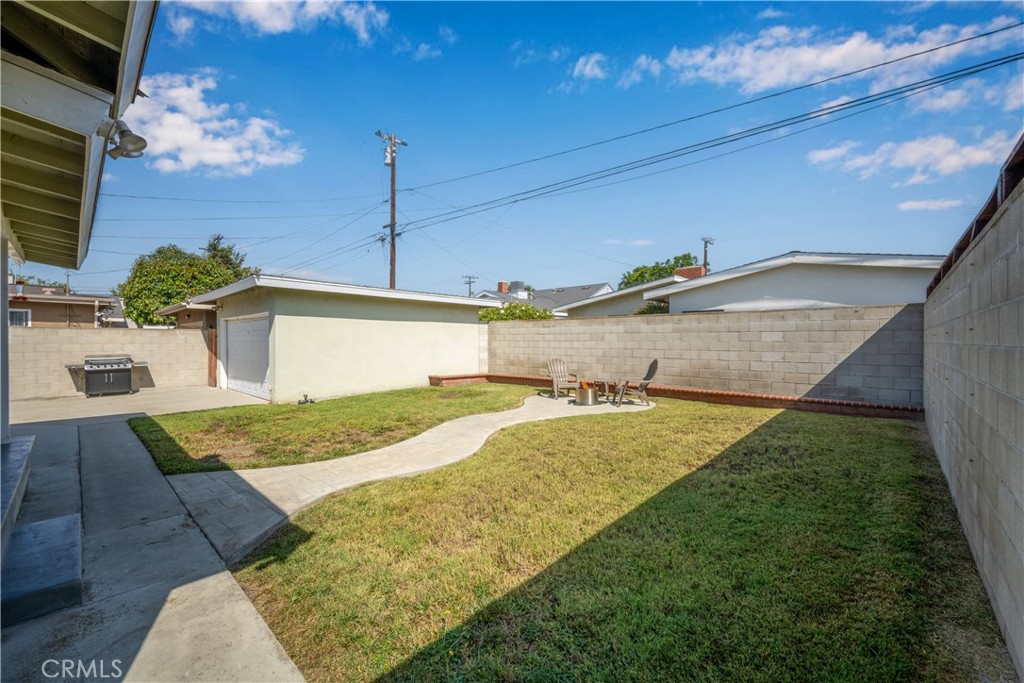 6121 E Huntdale Street