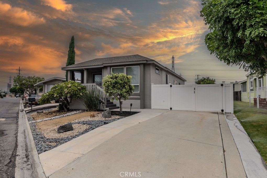 3595 Santa Fe Avenue 278