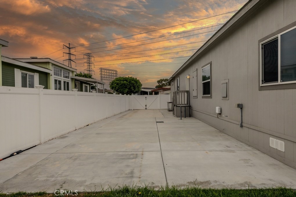 3595 Santa Fe Avenue 278