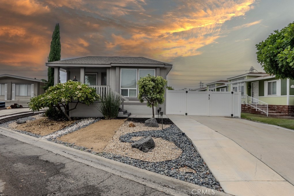 3595 Santa Fe Avenue 278