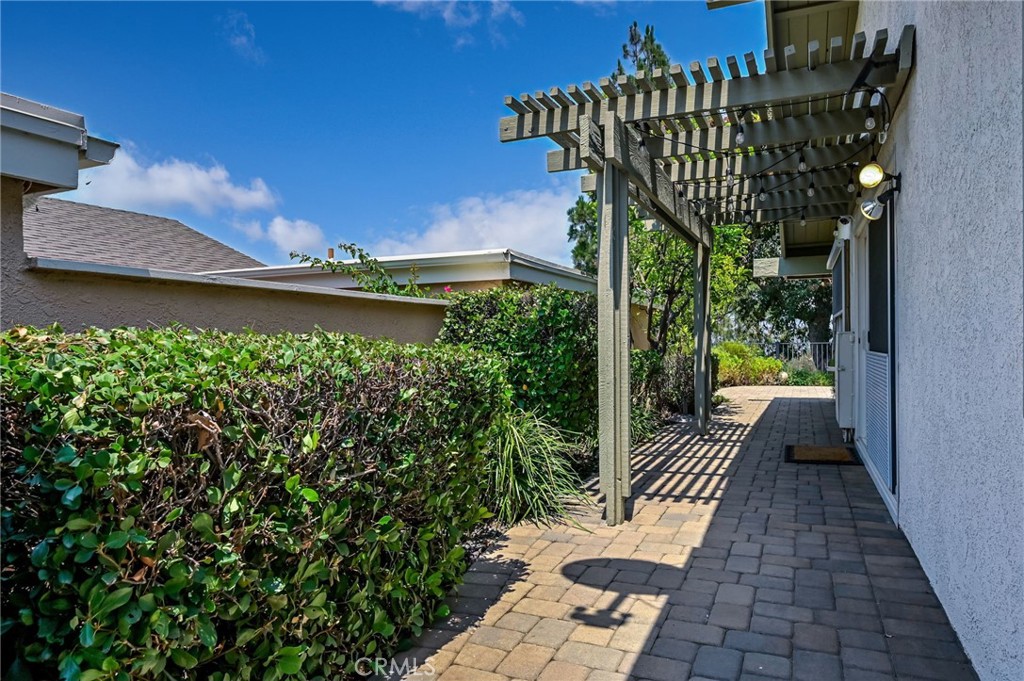 6587 E VIA ARBOLES