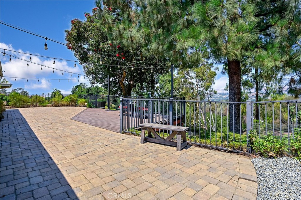 6587 E VIA ARBOLES