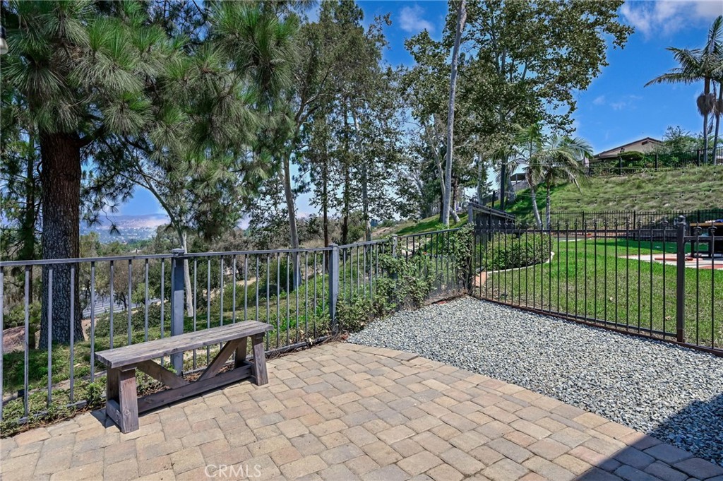 6587 E VIA ARBOLES