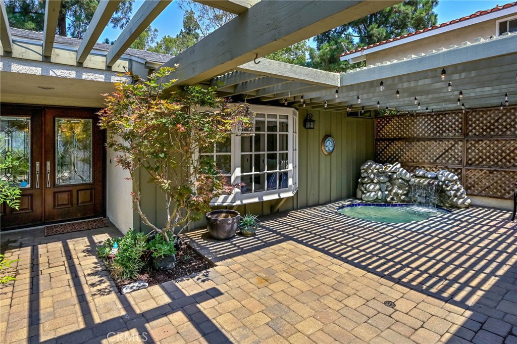 6587 E VIA ARBOLES