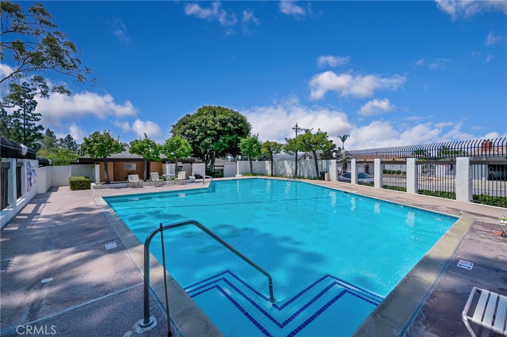 6587 E VIA ARBOLES