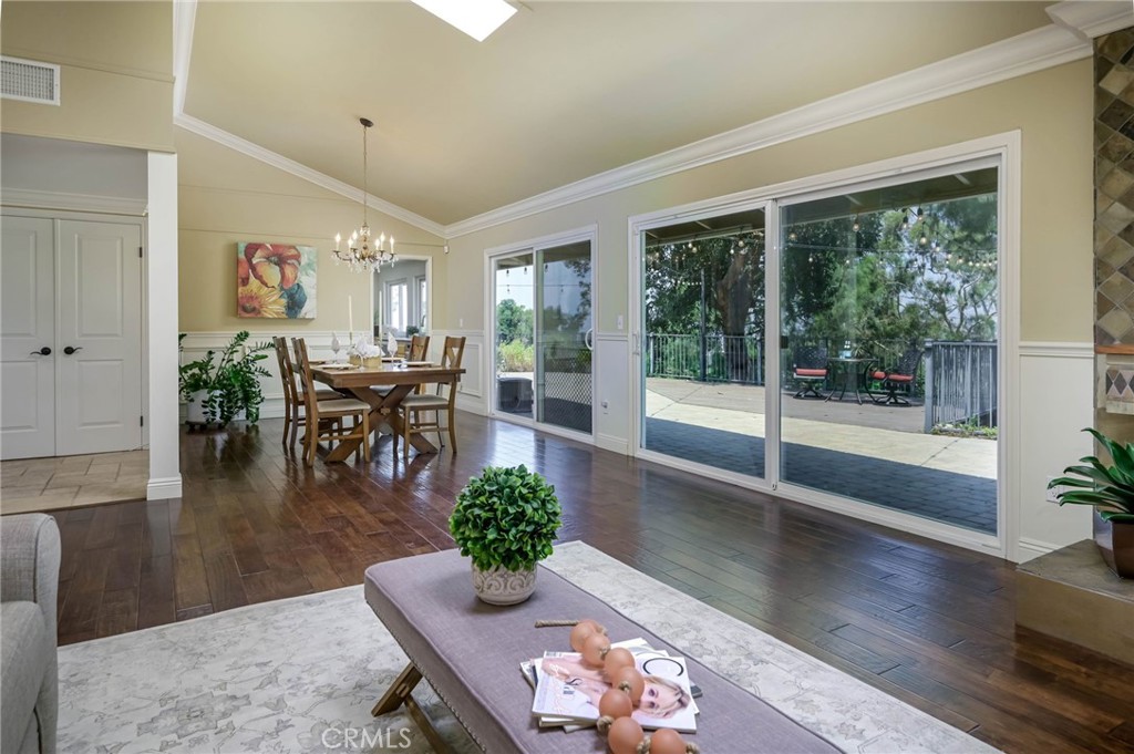 6587 E VIA ARBOLES