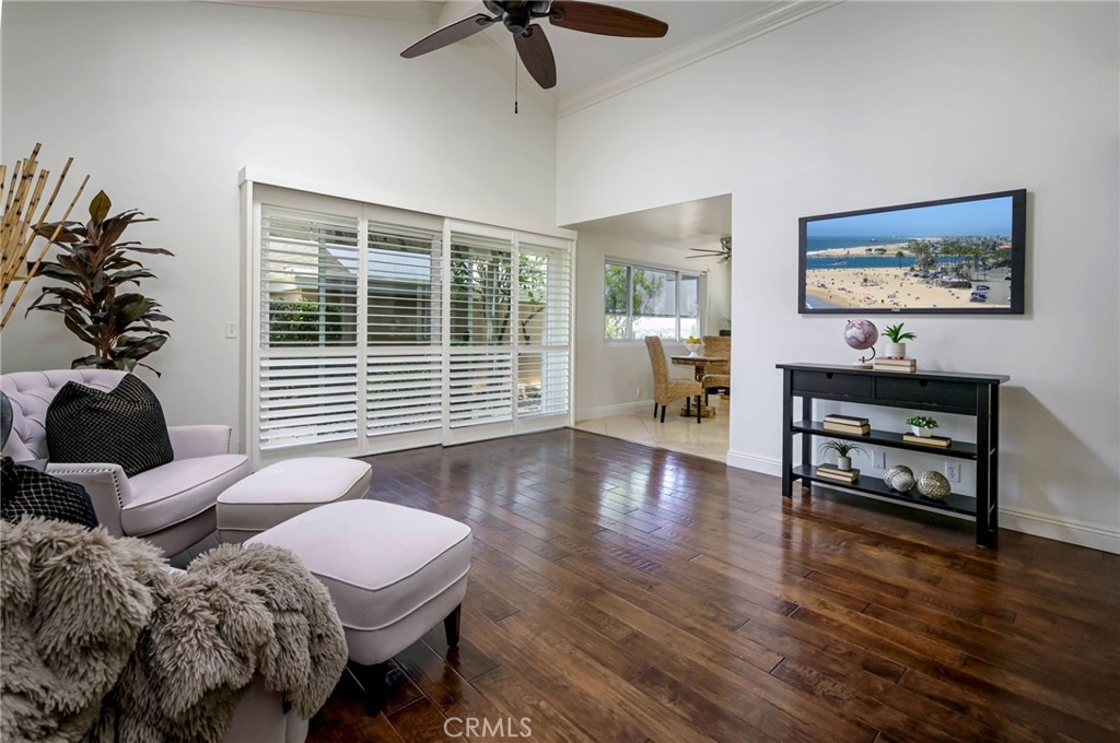 6587 E VIA ARBOLES