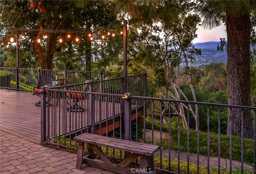 6587 E VIA ARBOLES