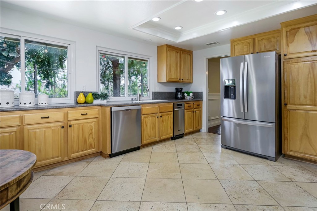 6587 E VIA ARBOLES