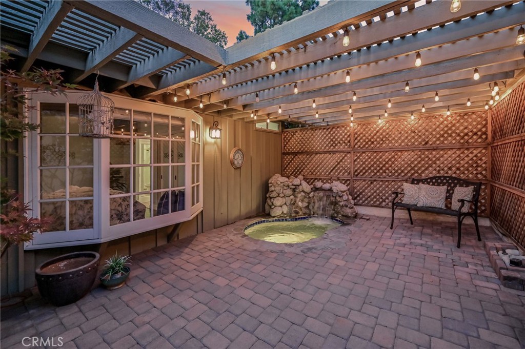 6587 E VIA ARBOLES