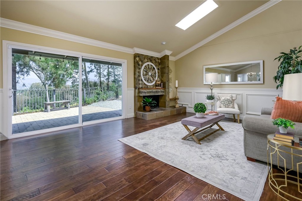 6587 E VIA ARBOLES