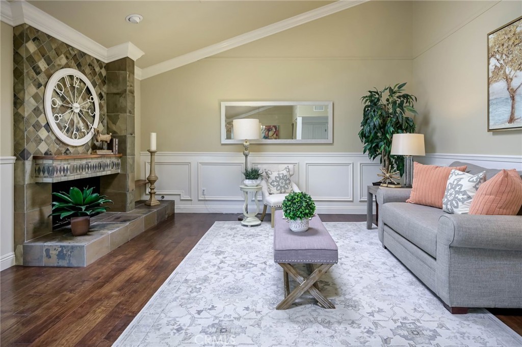 6587 E VIA ARBOLES