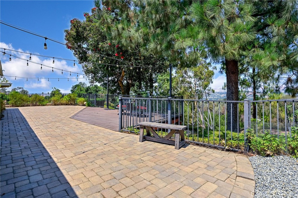 6587 E VIA ARBOLES