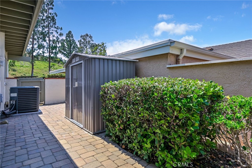 6587 E VIA ARBOLES
