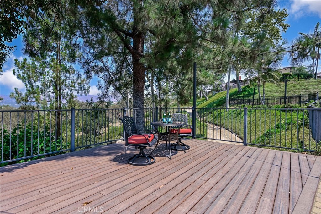 6587 E VIA ARBOLES